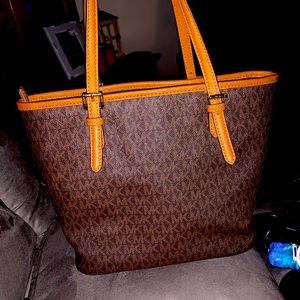 Michel Kors jet set purse